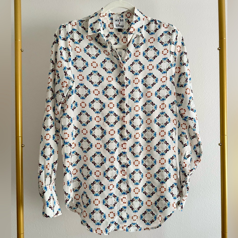 Disney Snow White Button Down Silk novelty print Blouse Women’s Sz XS‎ fairytale